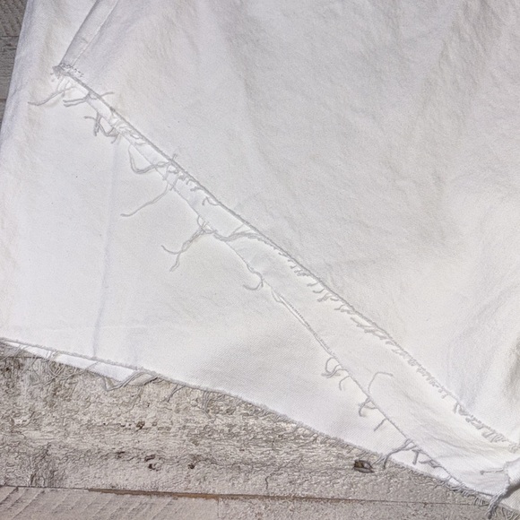 Old Navy Shorts Denim High-Rise Slouchy White Straight Women's Size: 28 New - Picture 13 of 14